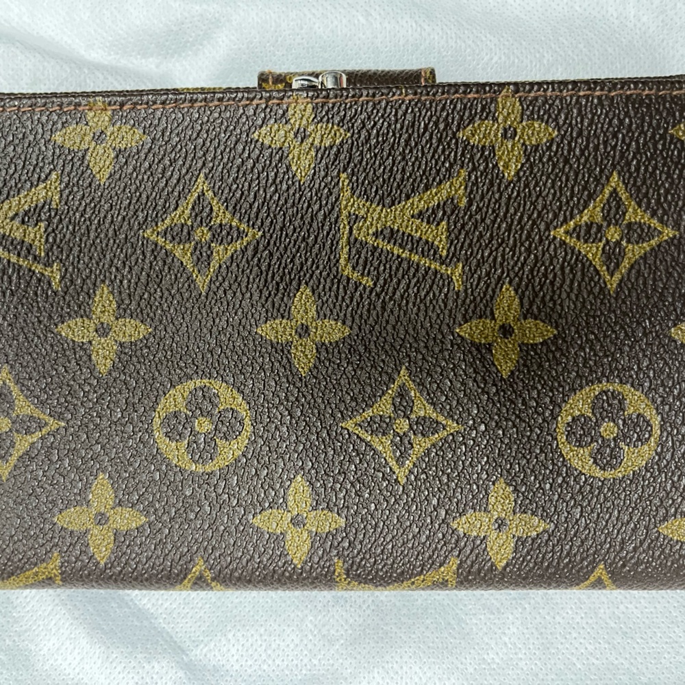Louis Vuitton fold over purse/wallet - Picture 2 of 16